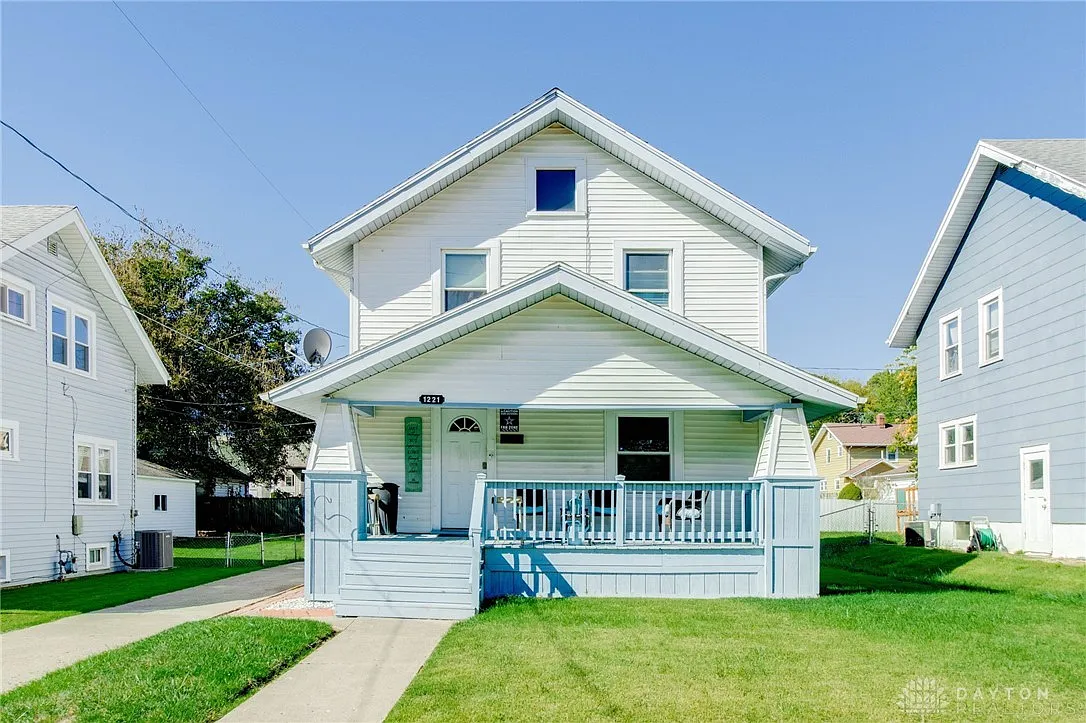 1221 Terrace Dr photo 1