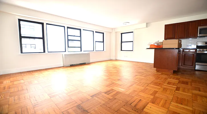 Rented by Manhattan Realty Group | media 19