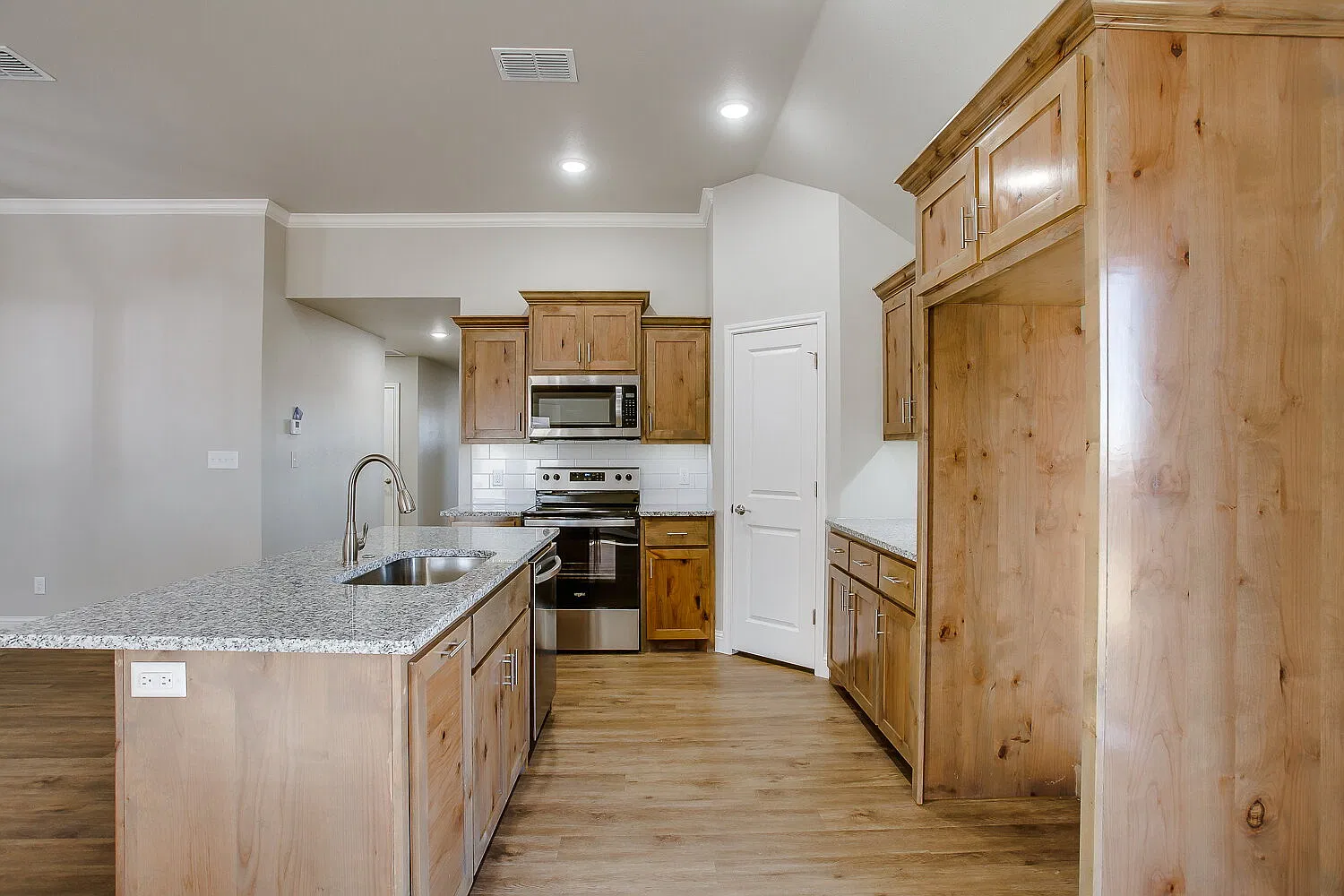 4 bed, 2.0 bath, 1772 sqft, $2,150 — Photo 3