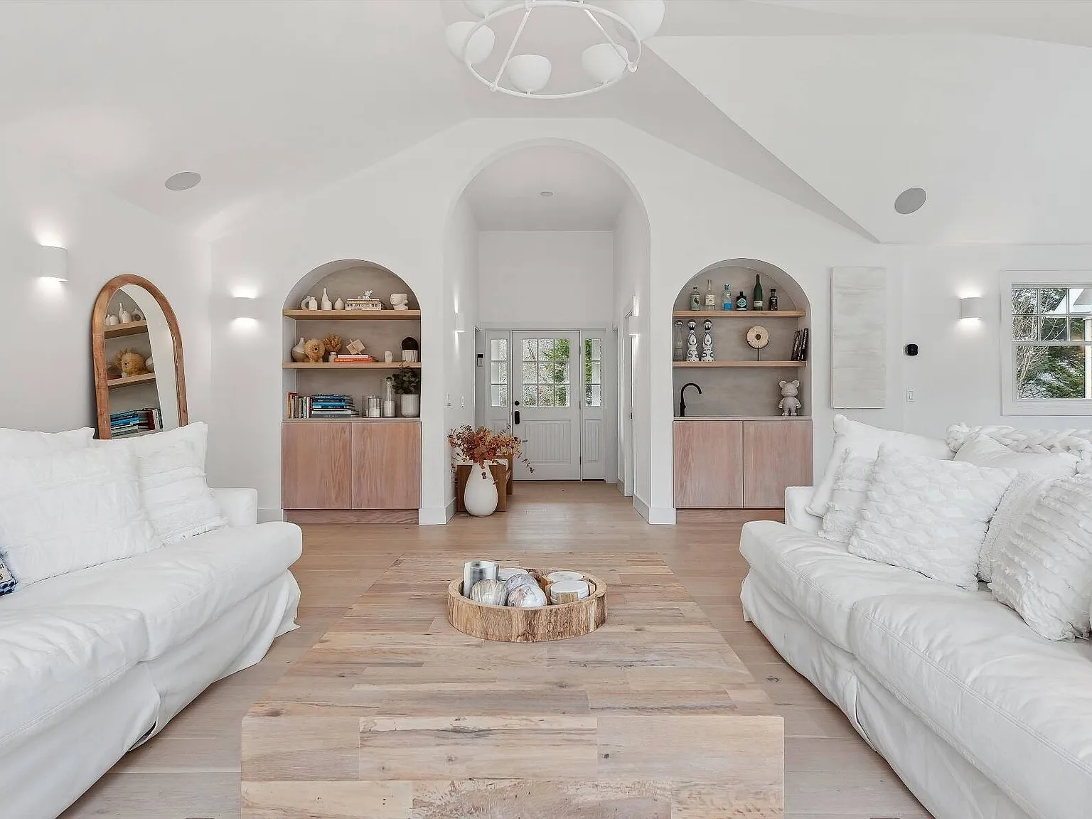 Renovated Sag Harbor Rental with Pool — Photo 4