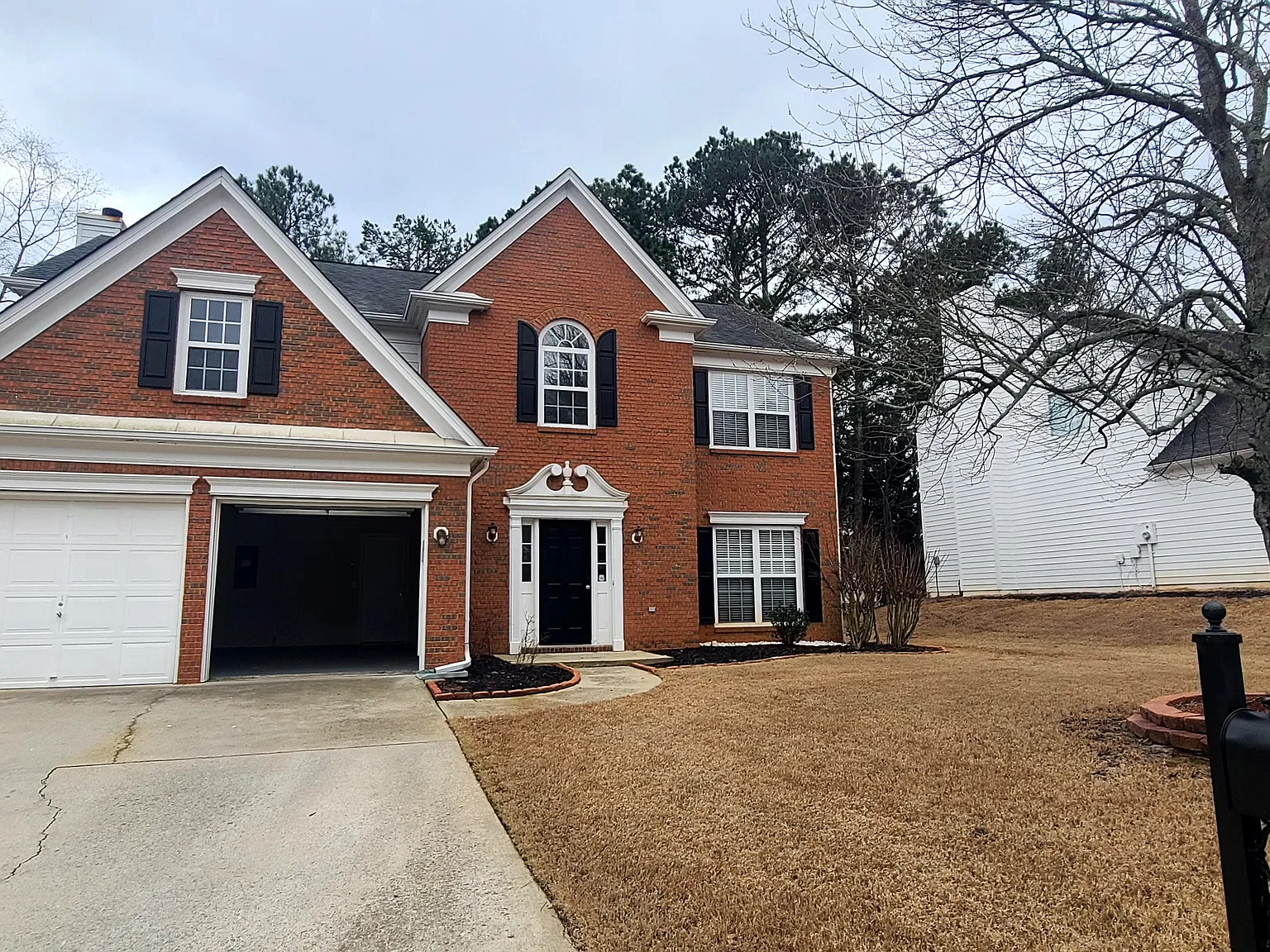 4 bed, 2.5 bath, 2328 sqft, $2,950 — Photo 3