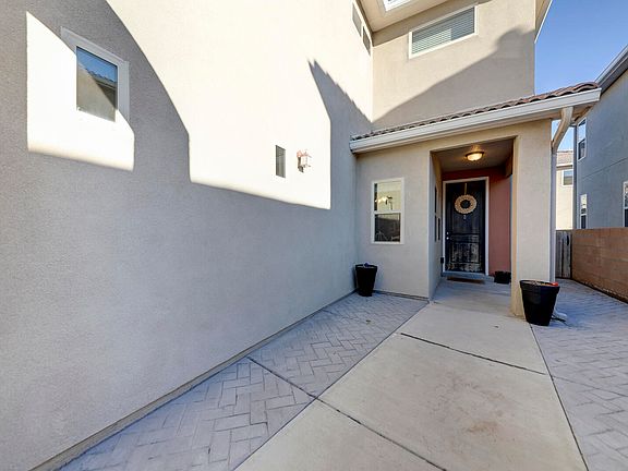 5th image of 6908 Papaya St NE