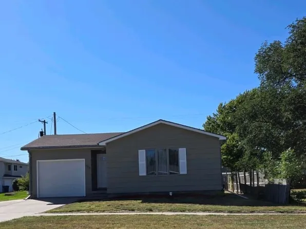 734 S Saint Joseph Ave, Hastings, NE 68901