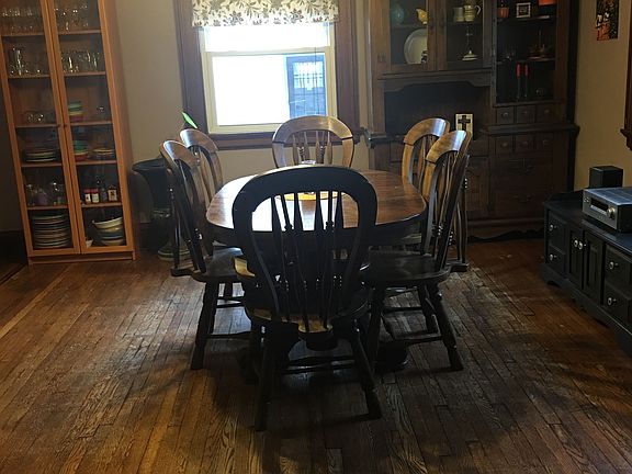4th image of 114 E Friend St