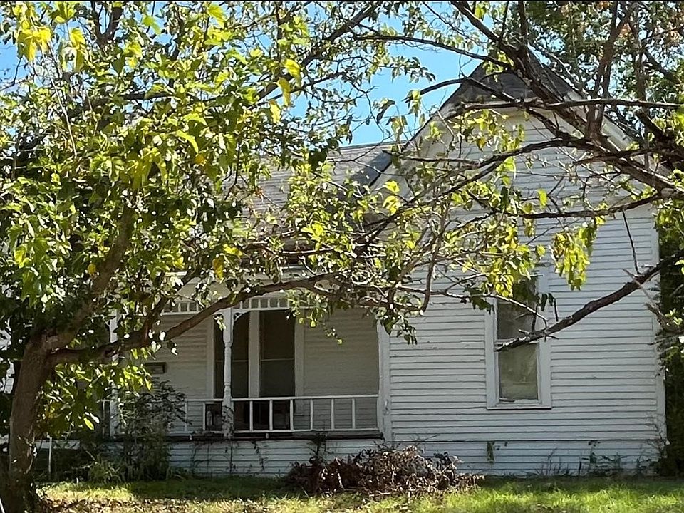 1st image of 414 N Main St