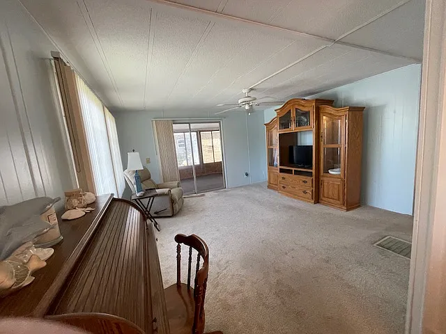 2951 Reinhard Ave — Photo 6