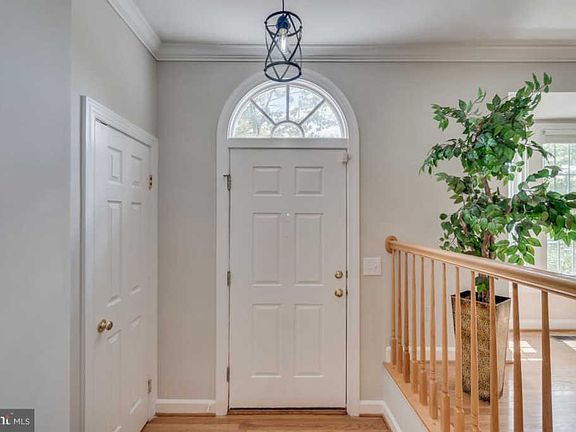 2nd image of 7437 Heatherfield Ln
