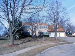 5908 Jaybird Cir, Davenport, IA 52807