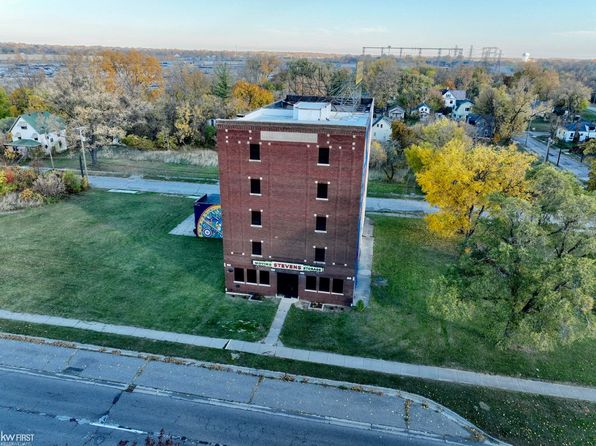 1273 Broadway Blvd, Flint, MI 48506