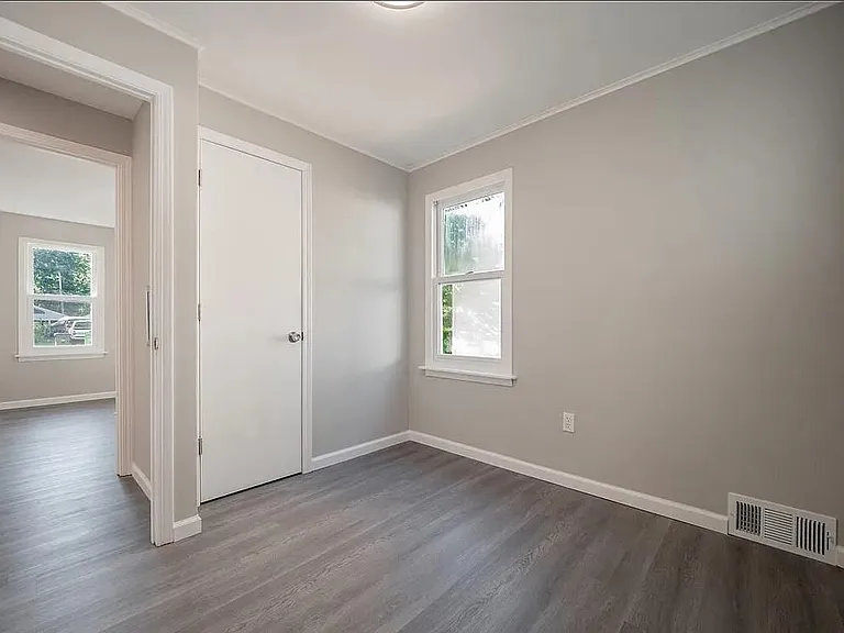 335 Inwood Blvd — Photo 12