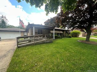 2333 Boxford St, Trenton, MI 48183