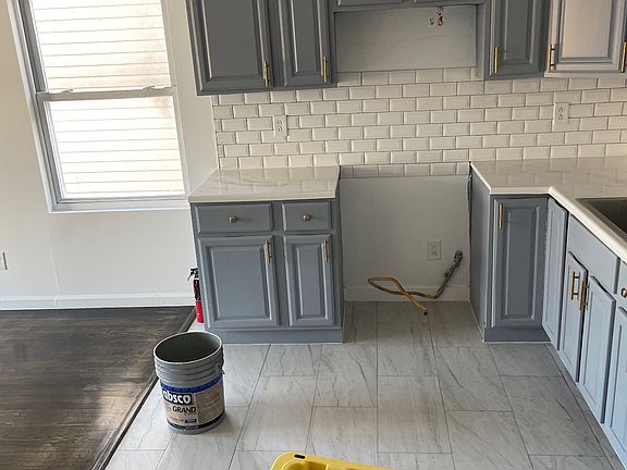 4th image of 166 12th Ave Floor 2