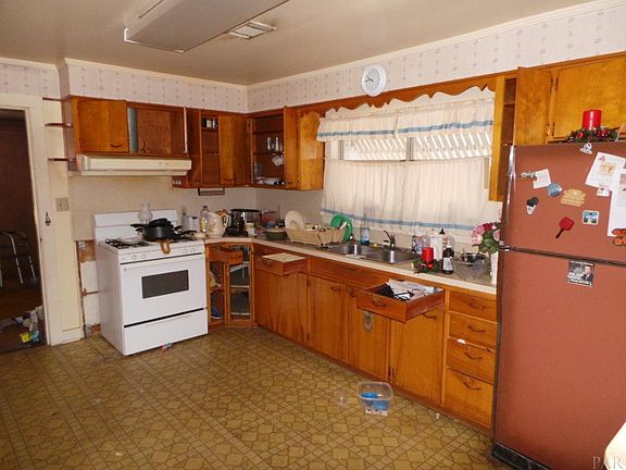 5th image of 2581 E Johnson Ave