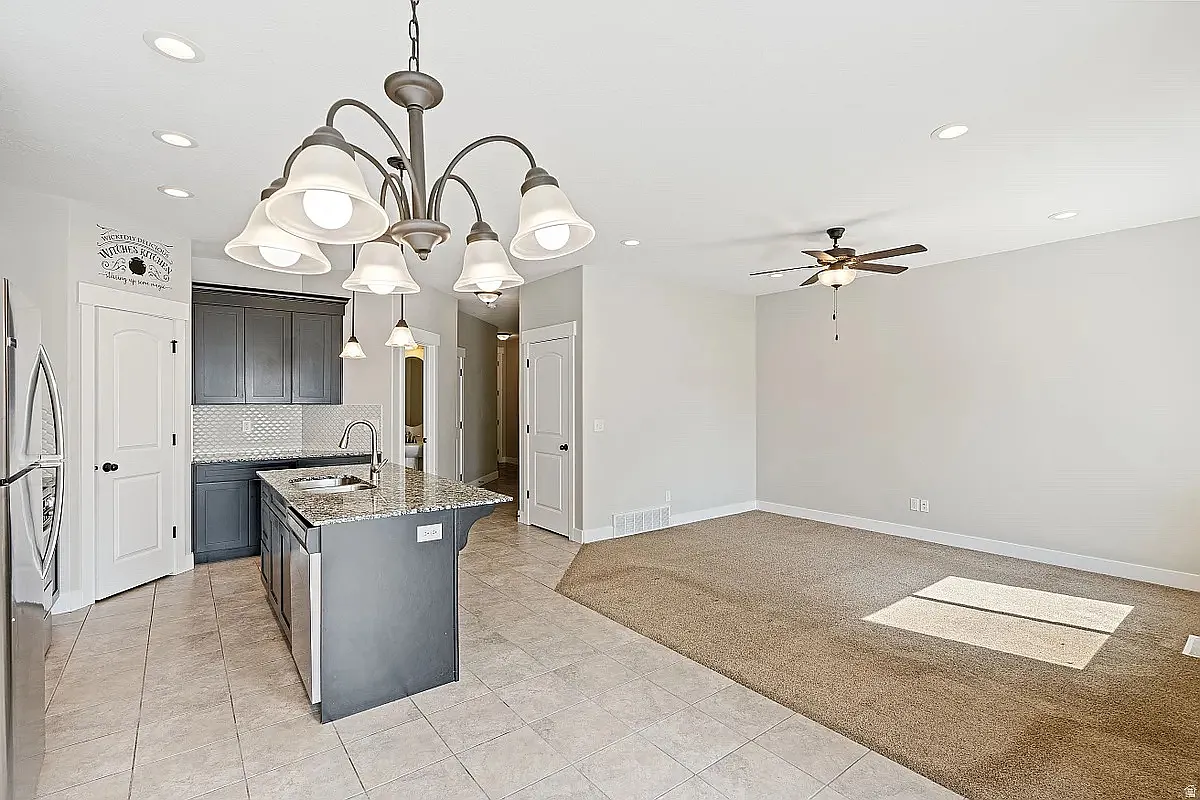 4 bed, 2406 sqft, $650 — Photo 3