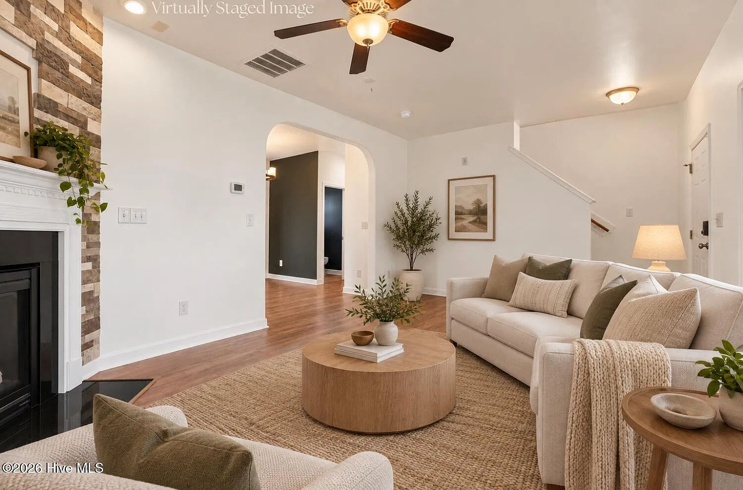 3 bed, 2.5 bath, 1628 sqft, $1,995 — Photo 4