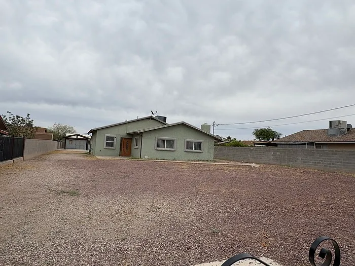 1802 N Dragoon St — Photo 1