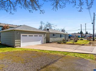 374 SE Davis St, Dallas, OR 97338