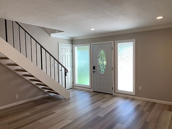 5th image of 1240 Flickinger Ave