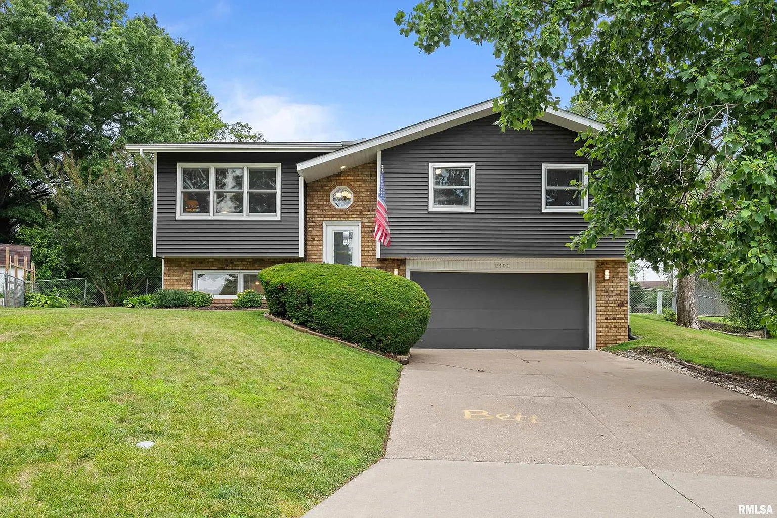 2401 W Dale Ct photo 1