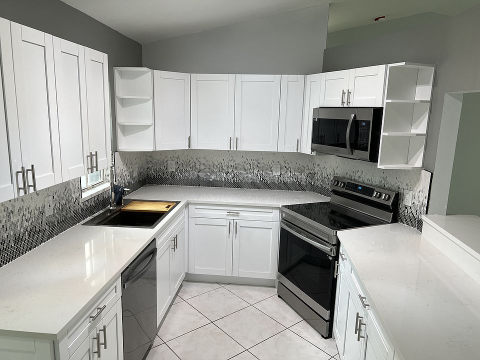 Kitchen. All new appliances. Quartz countertops.