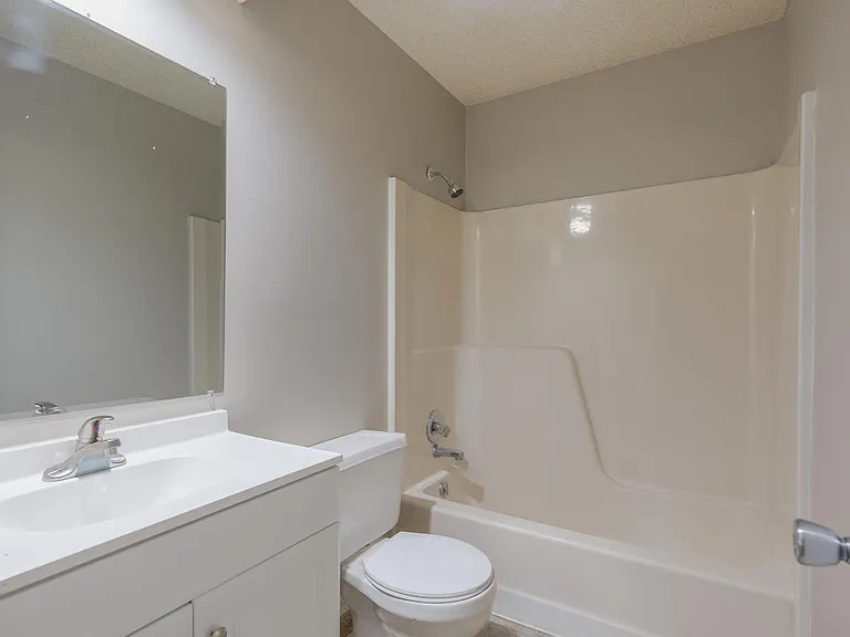 1401 La Chateau Dr — Photo 6