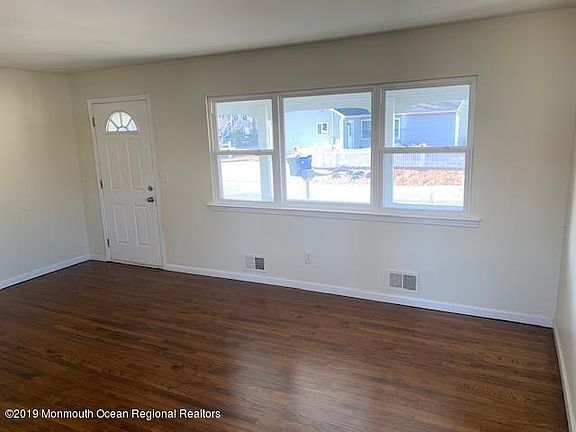 5th image of 555 Bradley Blvd