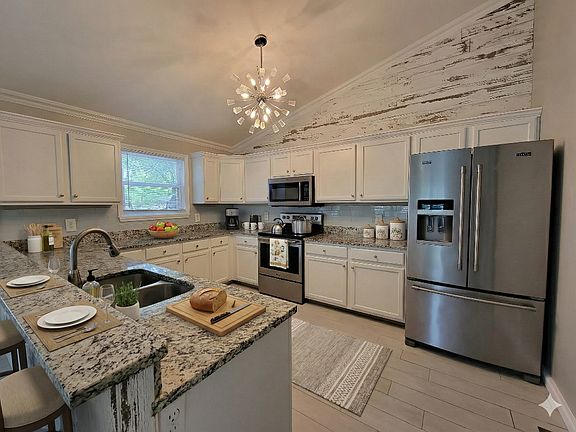 3rd image of 332 Villa Dr
