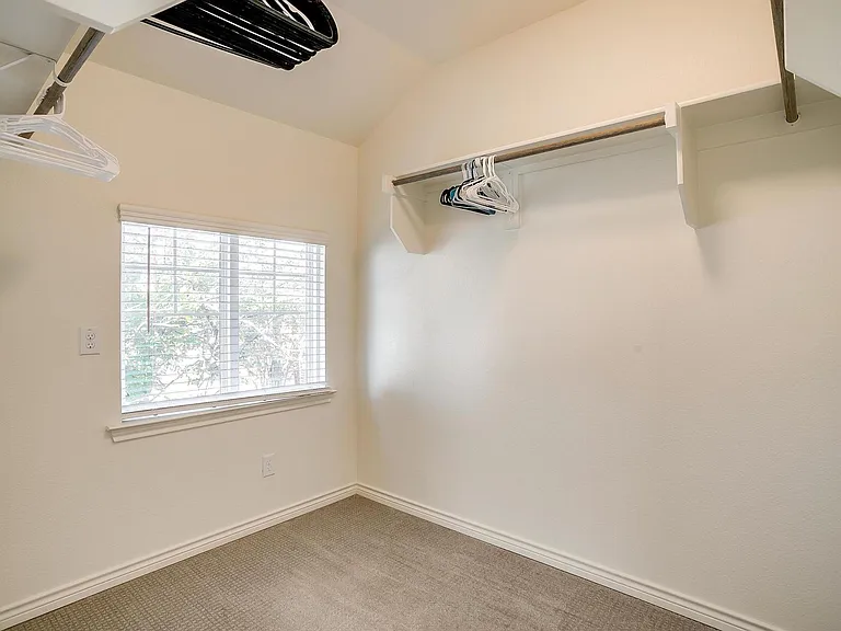 211 Athenia Dr — Photo 17