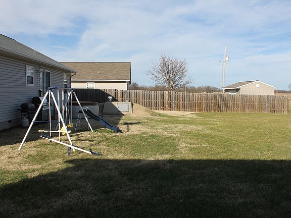 4th image of 1304 Wisteria Ln