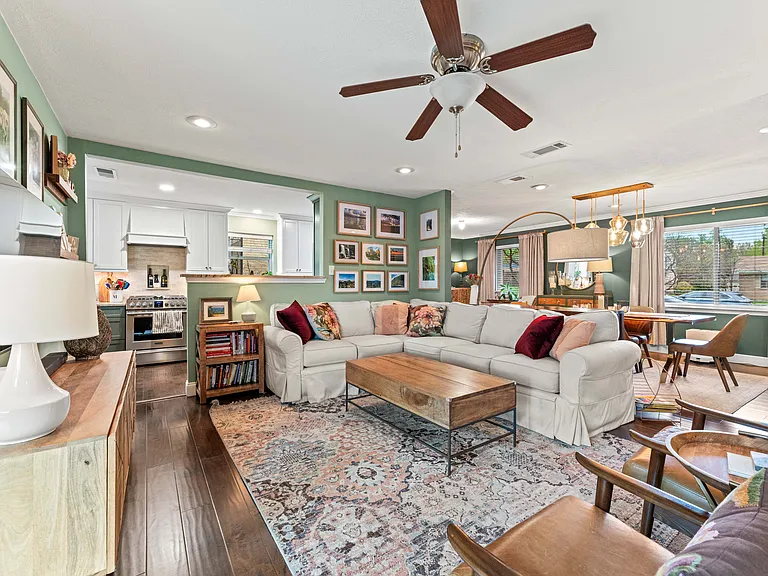 9854 Estate Ln — Photo 5