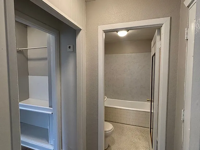 Charlesgate Apartments - Vintage Studios — Photo 31