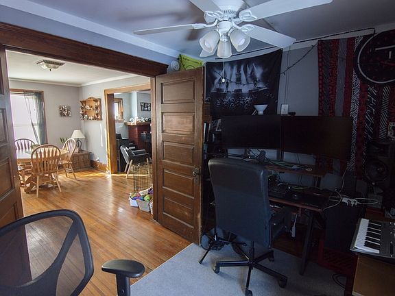 4th image of 1533 Spring Garden Ave
