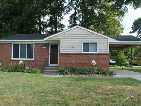 4833 Hinsdale St, Virginia Beach, VA 23462