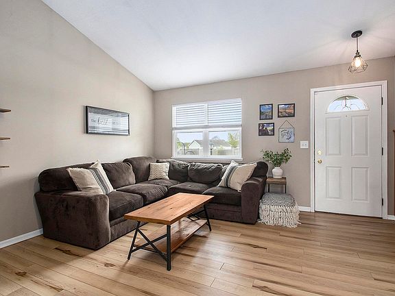 4th image of 56906 Meadow Glen Dr