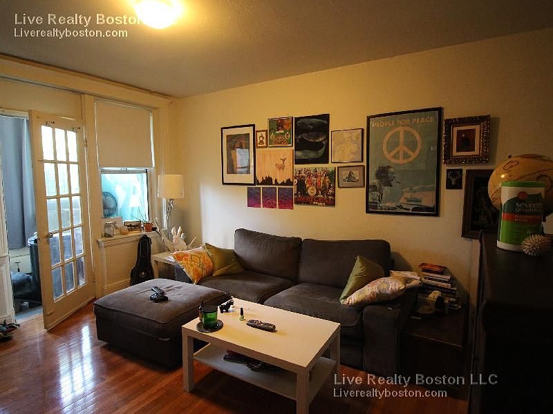 2nd image of 1626 Commonwealth Ave APT 2R
