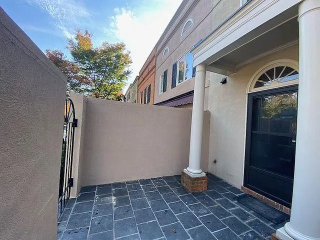 2 bed, 2.5 bath, 1152 sqft, $2,075 — Photo 2