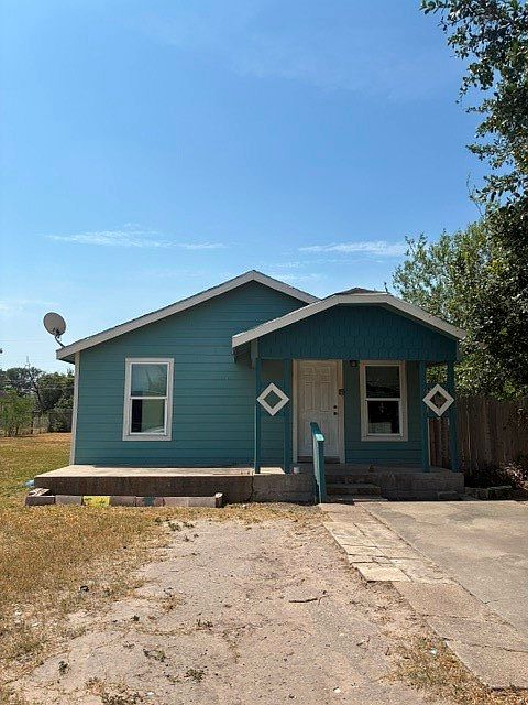 1st image of 1239 E Kleberg Ave