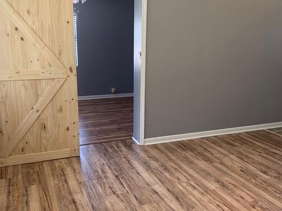 4th image of 4728 W Fairview Hts