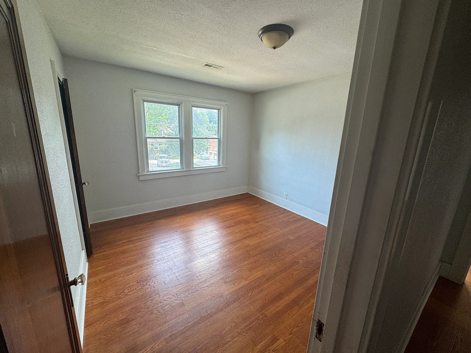 931 Main St — Photo 3