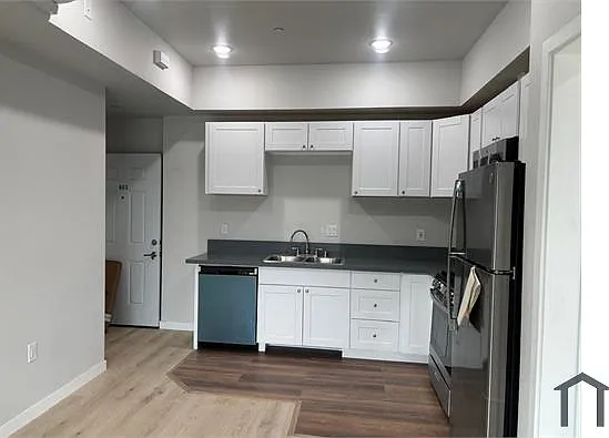 2683 San Marino St #404 — Photo 6