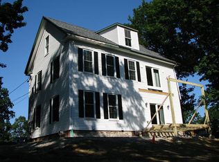 8 Vine St, Amesbury, MA 01913