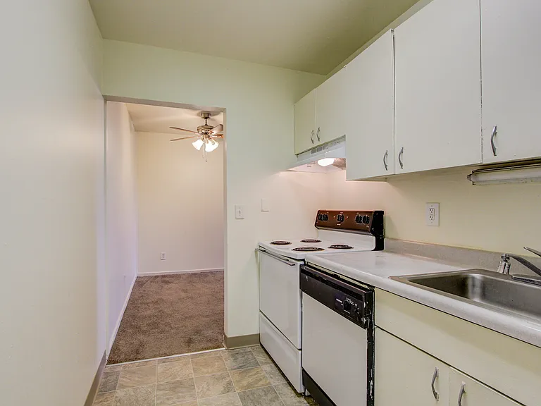 The Forum Apartments — Photo 33