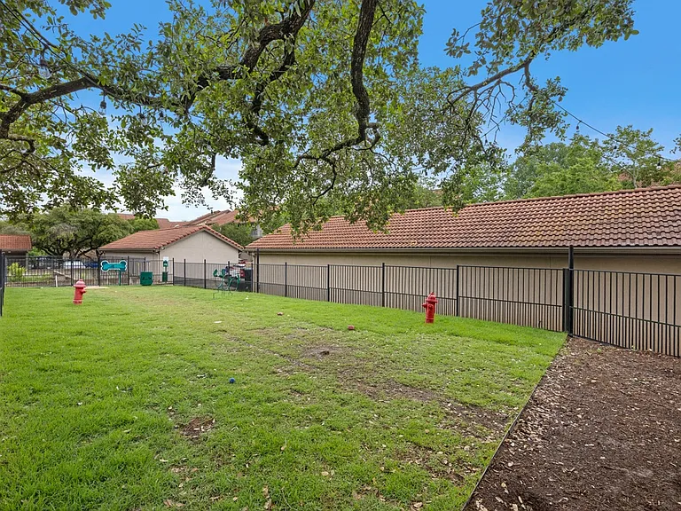 Waters Edge Apartments in Georgetown, TX