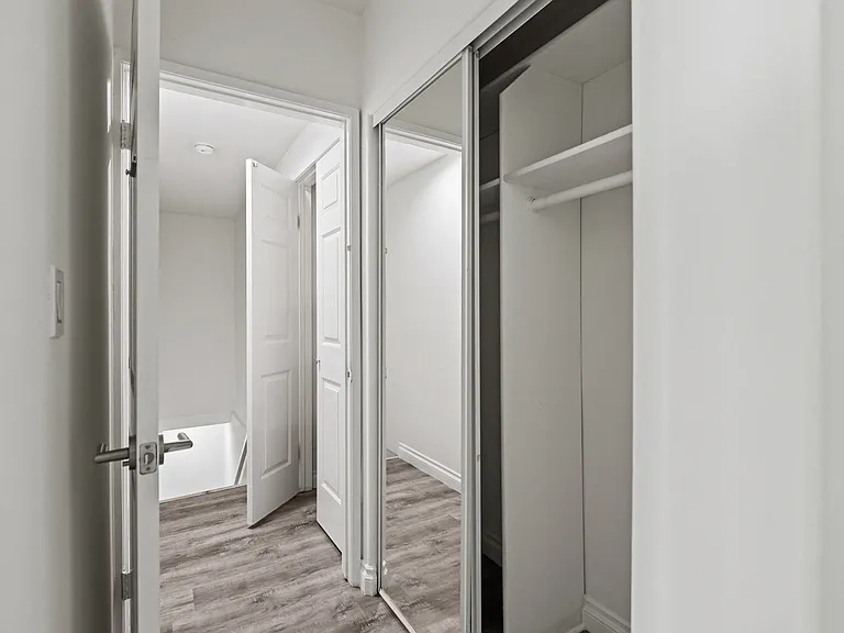 Bedroom Entryway with Mirrored Closet