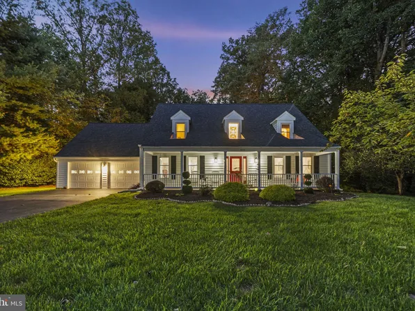 5104 Brentwood Farm Dr, Fairfax, VA 22030