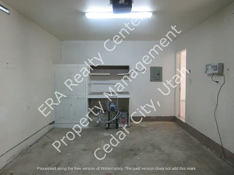 527 E 2015 N — Photo 22