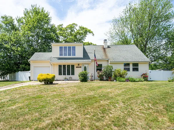 3 Jamar Drive, Port Jefferson, NY 11776