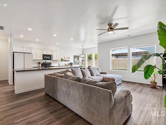 3rd image of 2973 W Silver Riv