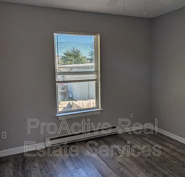 812 W 27th St #1 — Photo 17