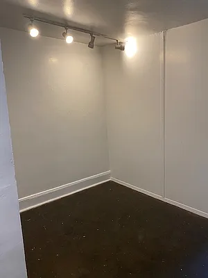 Rented by Batra Group Inc | media 31